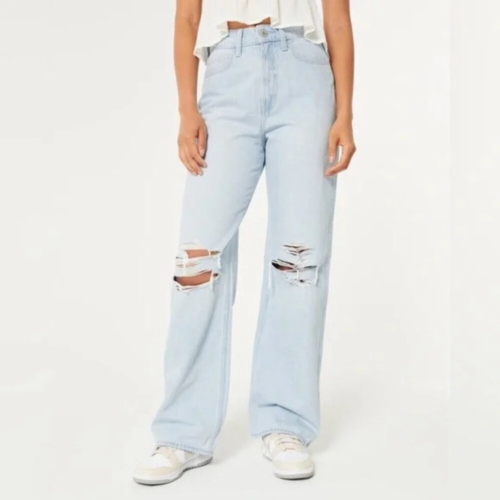 Hollister Y2K Ultra High-Rise Distressed Light Wash Baggy Jeans Size 4R/W27